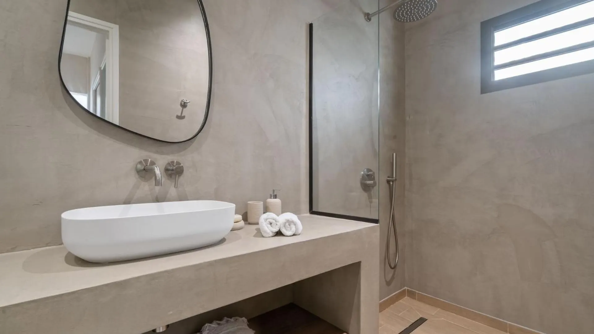Villa Pantone Le Robert 0*,